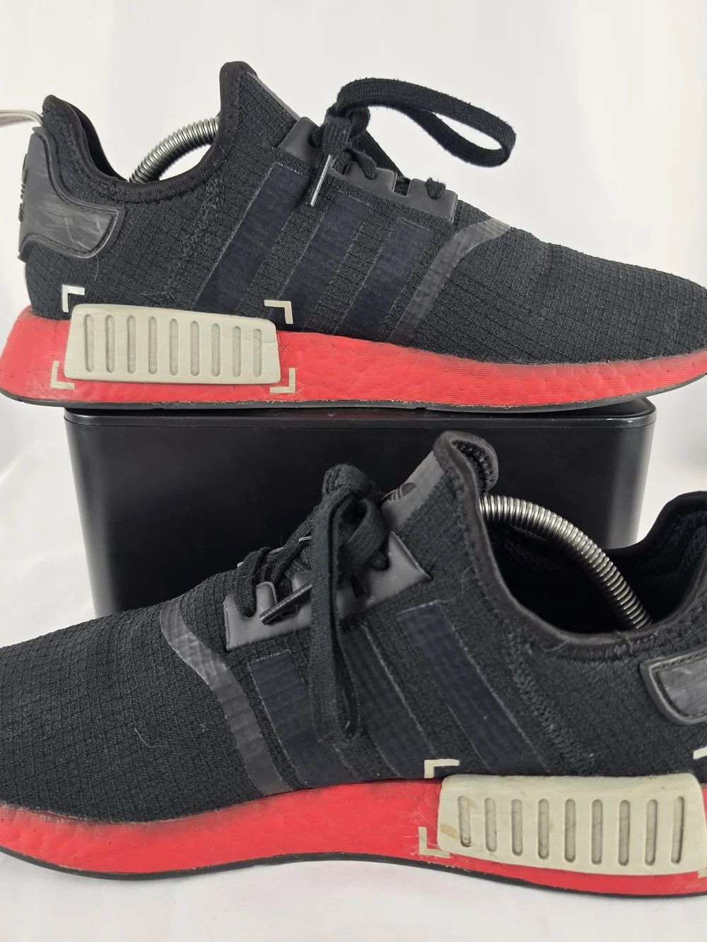 Size 10 Adidas NMD R1 Black Gray Scarlet Mens Lace Up Sneaker Shoes FV3907